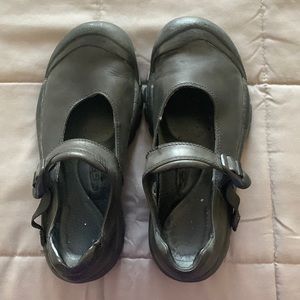 Keen black leather Mary Janes size 9